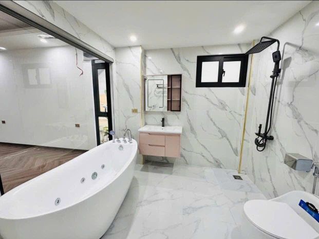 Phố nguyễn văn cừ, lô góc 58m2 8t, vài bước ra mặt phố, ô 7110840