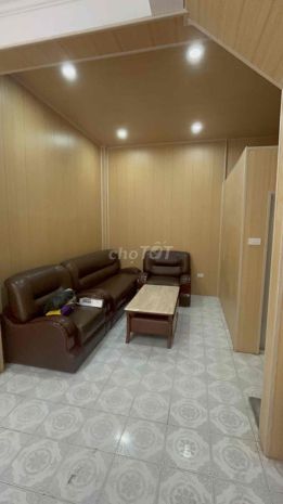 Cho thuê nhà nguyên căn 2 tầng tại phố hồng mai, quận hai 7111575