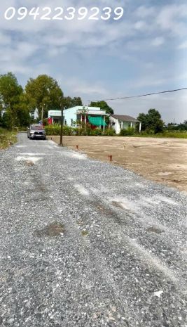 Bán đất 110m2 thổ cư, giá 900tr, đường oto vào tới đất, tây 7115339