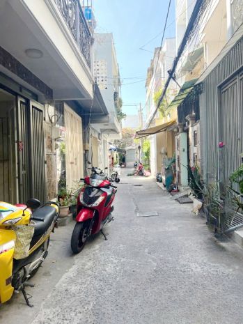 Bán nhà 3 tầng hẻm thẳng 125 nguyễn thị tần p2q8. giá: 4.68 7119830