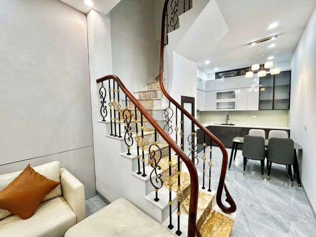 Bán nhà ngọc khánh 33m2. 4 tầng. mặt tiền 3.1m. giá 9.9 tỷ 7122890