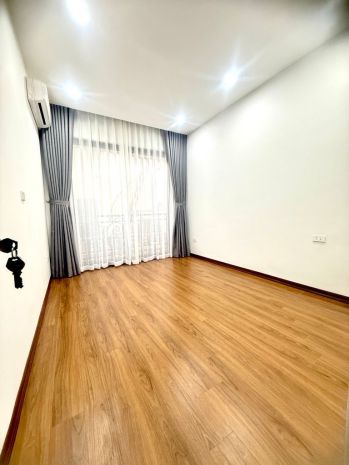 Bán nhà ngọc khánh 35m x4 tầng 9,9 tỷ ngõ thông,ba gác 7123002