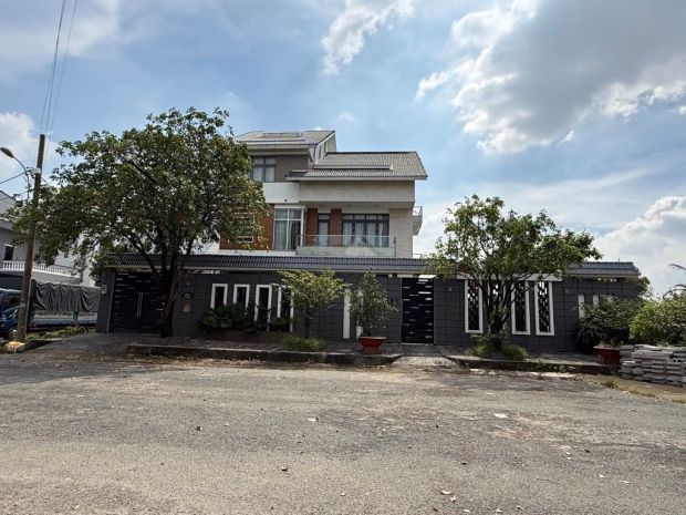 Biệt thự q.12, 600 m2, 4 tầng, view sông giá rẻ, đường lớn 7123045