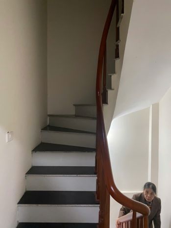 Bán nhà có sđcc  ngõ 195 hoàng mai 42m2 x 5 tầng, 3pn, 7.9 7127684