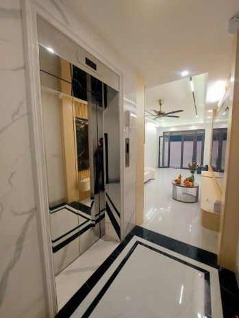 Nhỉnh 12 tỷ sở hữu nhà mới thang máy giáp bát, 42m2 x 5 tầng 7131414