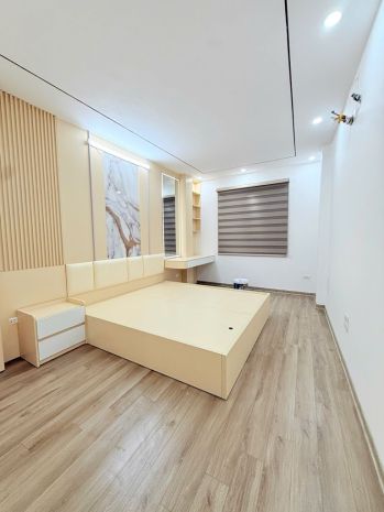 Nhỉnh 12 tỷ sở hữu nhà mới thang máy giáp bát, 42m2 x 5 tầng 7131416