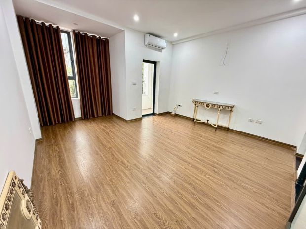 Siêu hiếm ! bán nhà liễu giai 34 m 5 tầng thang máy mặt 7132147