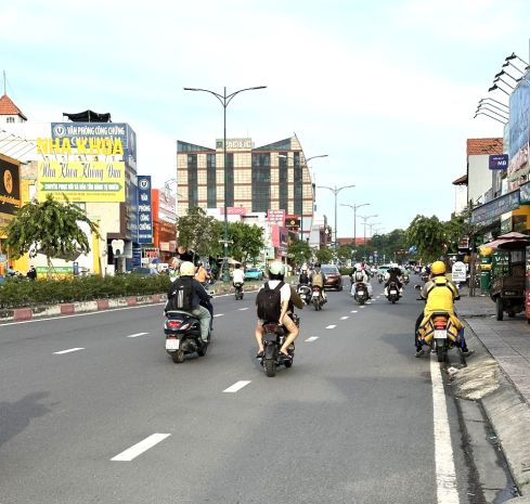 Nhà đẹp 135m2, đường 1a hoàng hữu nam, q9 kết nối nhiều 7132625