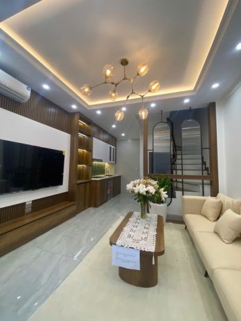 Bán nhà ngọc thụy  long biên - ô tô qua nhà  trước nhà có 7133993