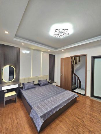 Nhỉnh 6 tỷ, hàng xóm vinhomes riverside 30m2, 5 tầng, ô tô 7138561