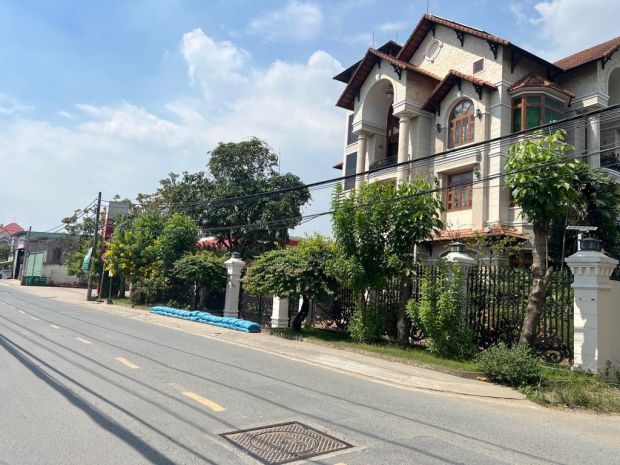 Chính chủ gửi bán nhà  lô góc cực hiếm  10m x 30m  tại trục 7139212