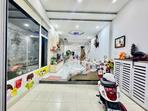 Bán nhà mặt tiền mai hắc đế phường 15 q8 , 144m2 , 
4 lầu, 7143548