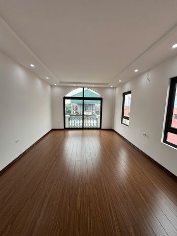 Cho thuê nhà ngõ rộng 373 ngọc hồi, 35m² x 5 tầng, 3 phòng 7143879