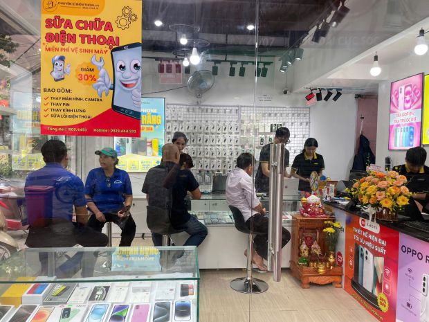 Sang cửa hàng điện thoại đẹp vị trí đắc địa địa chỉ: 6949 7149886