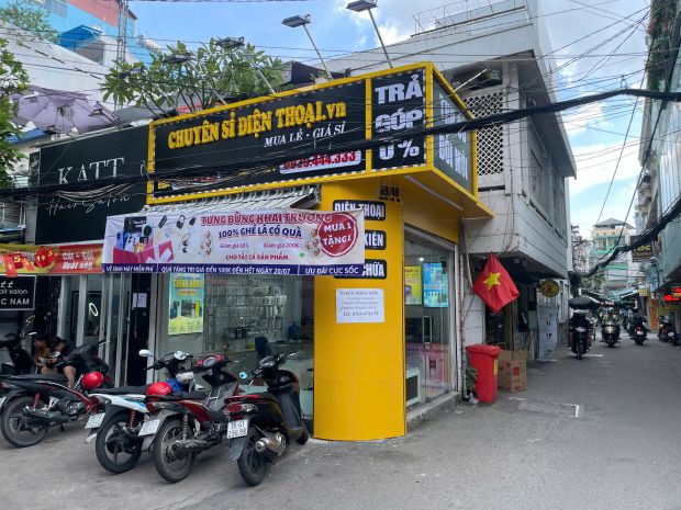Sang cửa hàng điện thoại đẹp vị trí đắc địa địa chỉ: 6949 7149887