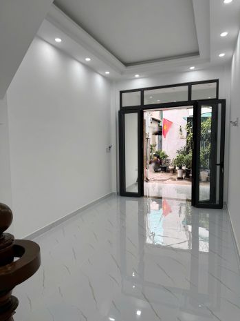 Nhà mới 4 tầng vị trí đẹp hẻm 137 âu dương lân p3q8. giá: 7154888