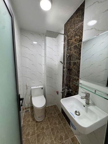 Nhà mới 4 tầng vị trí đẹp hẻm 137 âu dương lân p3q8. giá: 7154890