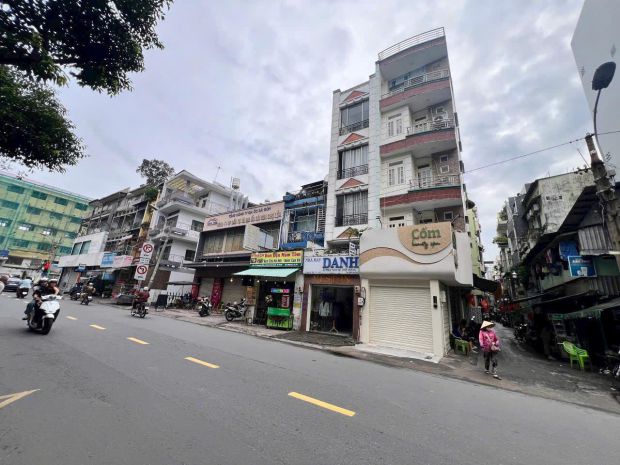 ** góc 2 mặt tiền nguyễn biểu p. 2. quận 5 7160846