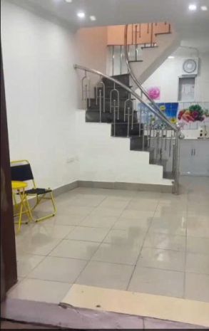 Cho thuê nhà ngõ 42 dương văn bé, 5 tầng x 25m2, 3 pn, 9 7166581