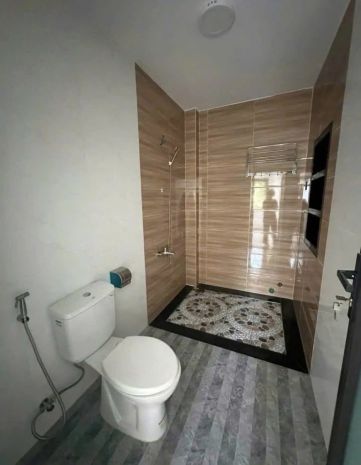 Bán nhà 2 tầng có sân đậu được 2 oto rộng rãi. vĩnh trung - 7166800