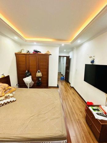 Nhà đẹp ở ngay-30m ra mặt phố-ngõ thông-2 thoáng trước sau. 7167146