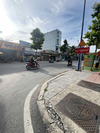 Bán nhà 2 lầu tân xuân hóc môn đường nhựa 10m 20x42m 7168432