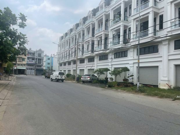 Toà nhà 1 hầm 5 lầu 9x20 mặt tiền 30m  kdc an sương, q12 7168622