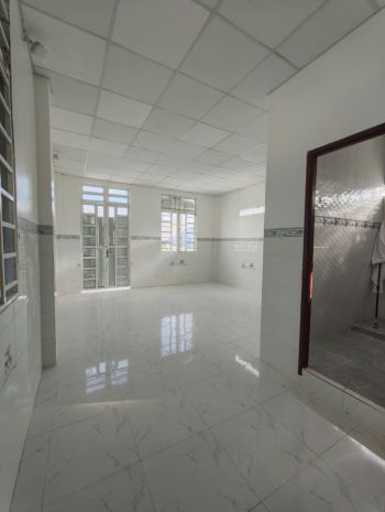 82. cho thuê nhà 4 triêụ 2 góc mặt tiền gần bệnh viện phụ 7176442