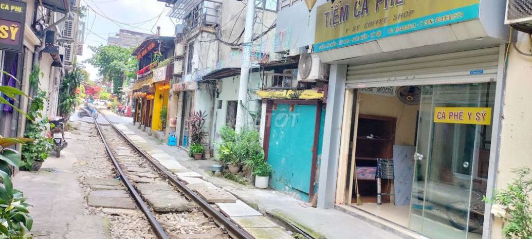 Có thể vừa kinh doanh vừa ở. cho thuê nhà 2 tầng, vệ sinh 7183654