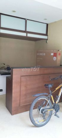 Có thể vừa kinh doanh vừa ở. cho thuê nhà 2 tầng, vệ sinh 7183657