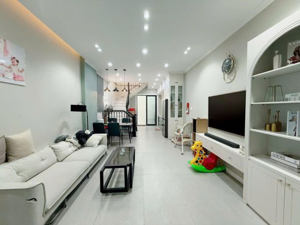 Bán nhà hồng tiến,30m oto tránh,ngõ thông,full nội thất,50m 7183658