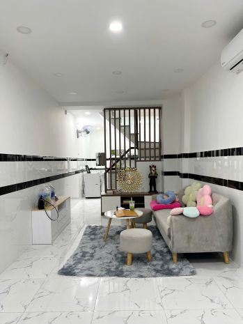 Cho thuê nhà mới 2 tầng full nội thất hxh đường dạ nam 7185744