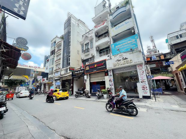 Bán nhà 2 tầng mt kinh doanh bùi viện, quận 1 - ngang lớn 7192044