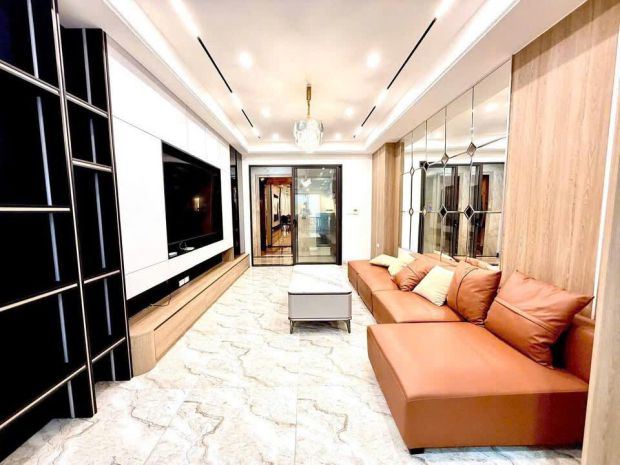 Ngọc lâm, long biên  dt 55m xây 6 tầng thang máy  lô góc 7192058