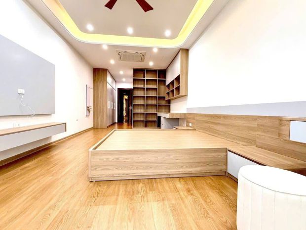 Ngọc lâm, long biên  dt 55m xây 6 tầng thang máy  lô góc 7192060