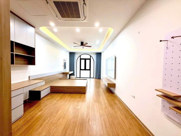 Ngọc lâm, long biên  dt 55m xây 6 tầng thang máy  lô góc 7192061