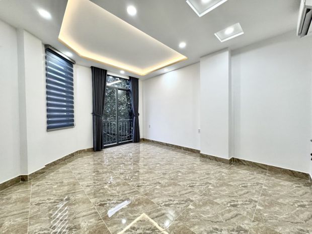 Lê quang định  xe hơi vào nhà  4 tầng nở hậu - lô góc 7192620