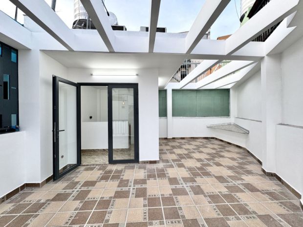 Lê quang định  xe hơi vào nhà  4 tầng nở hậu - lô góc 7192622