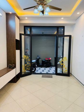 Ngọc thuỵ  dt 32m xây 5 tầng  oto đỗ cổng full nội thất 7194050