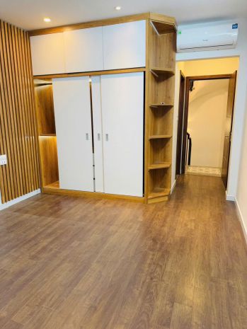 Ngọc thuỵ  dt 32m xây 5 tầng  oto đỗ cổng full nội thất 7194053