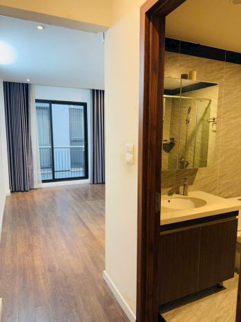 Ngọc thuỵ  dt 32m xây 5 tầng  oto đỗ cổng full nội thất 7194054