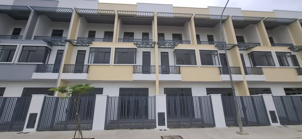 Nhà phố ngay trung tâm kcn phước đông - tây ninh chỉ 2,05 7203217