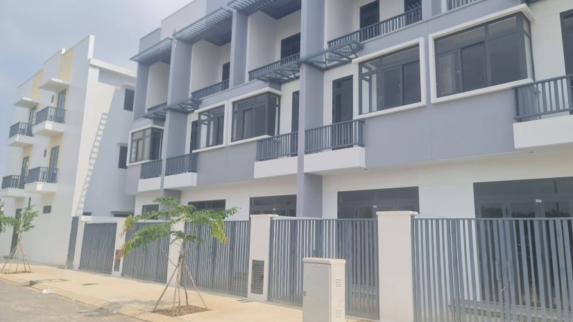 Nhà phố ngay trung tâm kcn phước đông - tây ninh chỉ 2,05 7203219