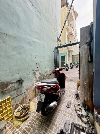 Bán nhà phú nhuận hxh 110m2 2 tầng ngang 6,3m 4 pn sát mt 7209699