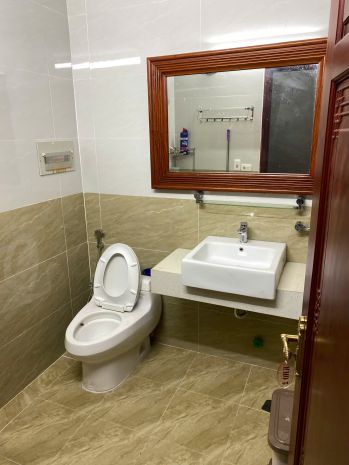 Cho thuê mặt bằng kinh doanh  mặt phố 95 đường láng, ngã 7214780