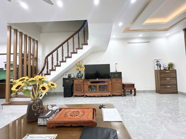 Giá tốt, bán nhà hoàng quốc việt, ngõ rộng gần ô tô, 77m 7222868