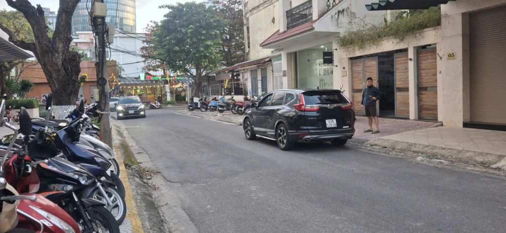 Nhà 3 tầng lô góc mặt bằng kd  trung tâm hải châu  sát 7224625