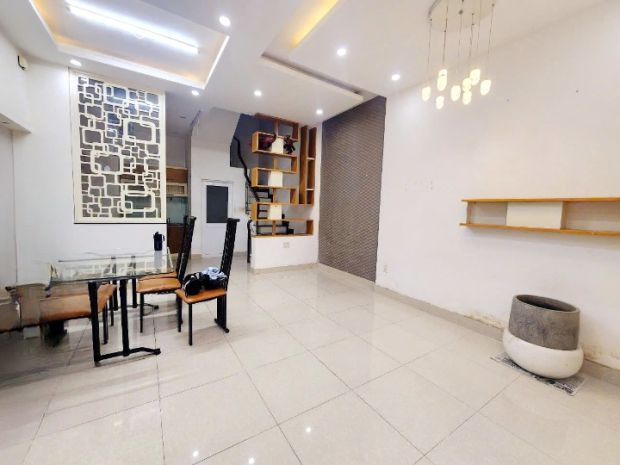 Nhà 5*10m 2 lầust hẻm 125 nguyễn thị tần p1q8 gần cầu chữ y 7233163