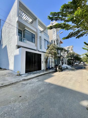 Bán ngôi nhà 77m2 có cấu tạo sẵn gần chợ long trường gần 7233960