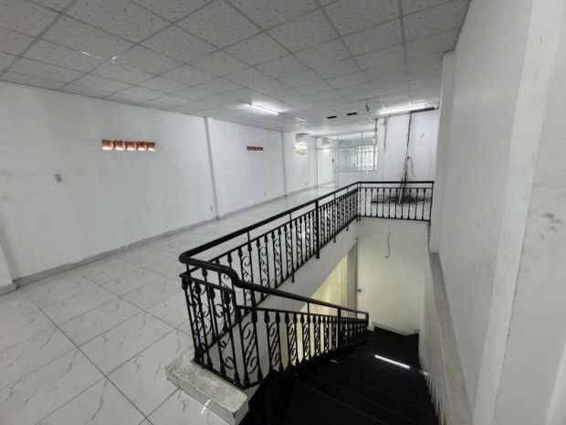 Bán nhà hxh 5m, lô góc trịnh đình trọng - thông ra lạc long 7235262